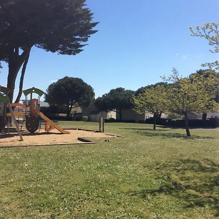 펜션 Agreable Logt A En Re Avec Piscine 라플로트