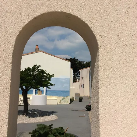 Agreable Logt A En Re Avec Piscine 펜션 라플로트